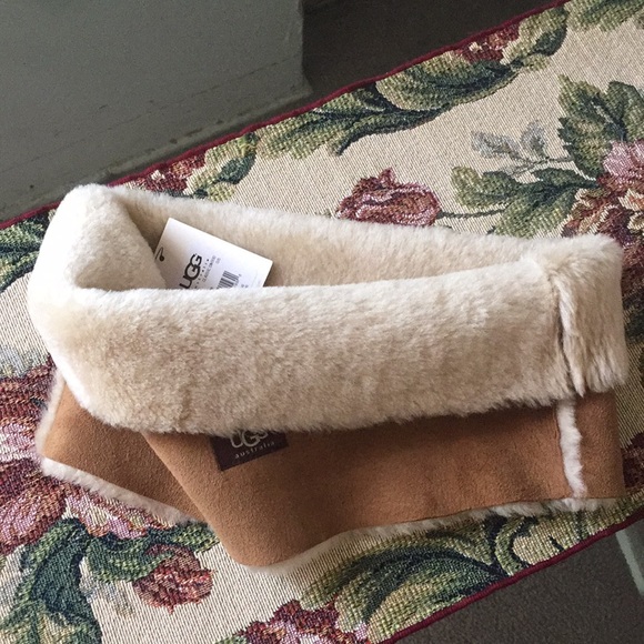 NEW UGG CLASSIC SNOOD CHESTNUT - Picture 4 of 7